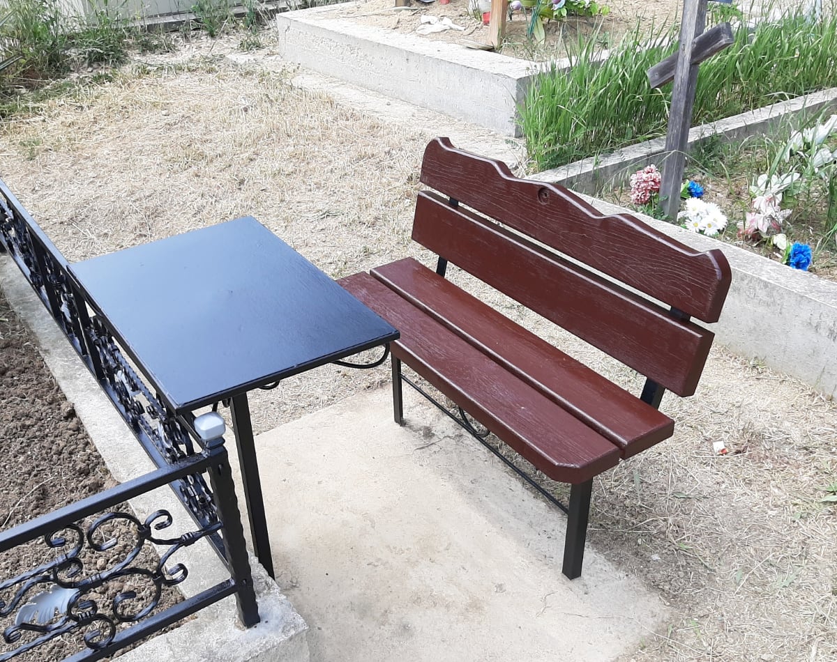 Покраска стола, скамейки и оград в Севастополе